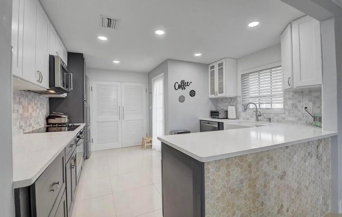 1299 S Ocean Boulevard L5 Property Photo 8