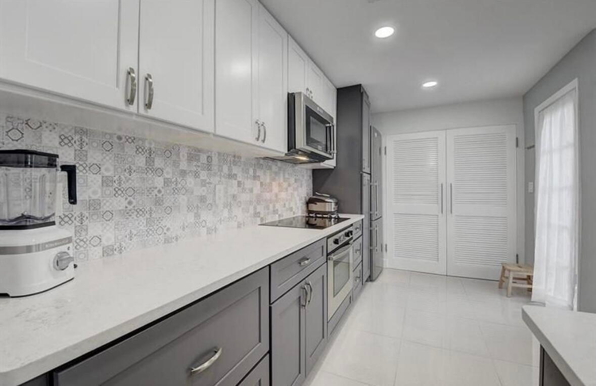 1299 S Ocean Boulevard L5 Property Photo 9