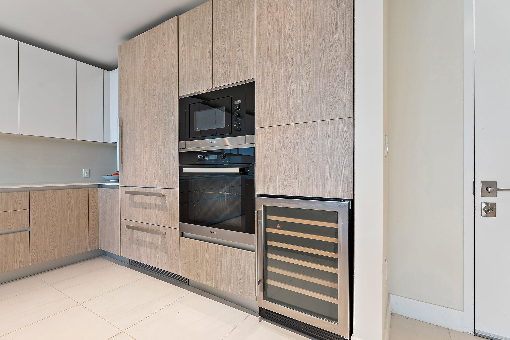 3100 N Ocean Drive 1501 Property Photo 6