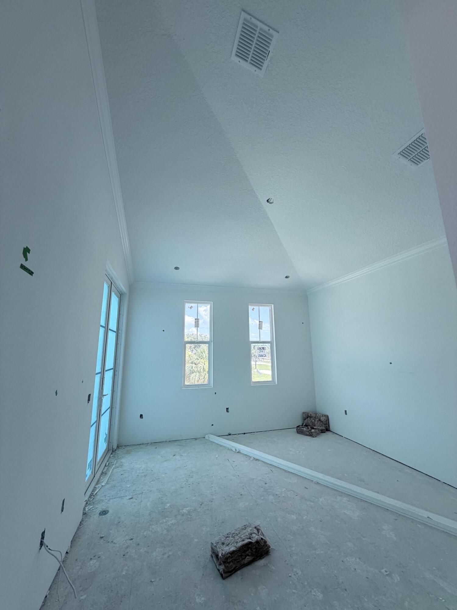 135 Kings Lane Property Photo 9