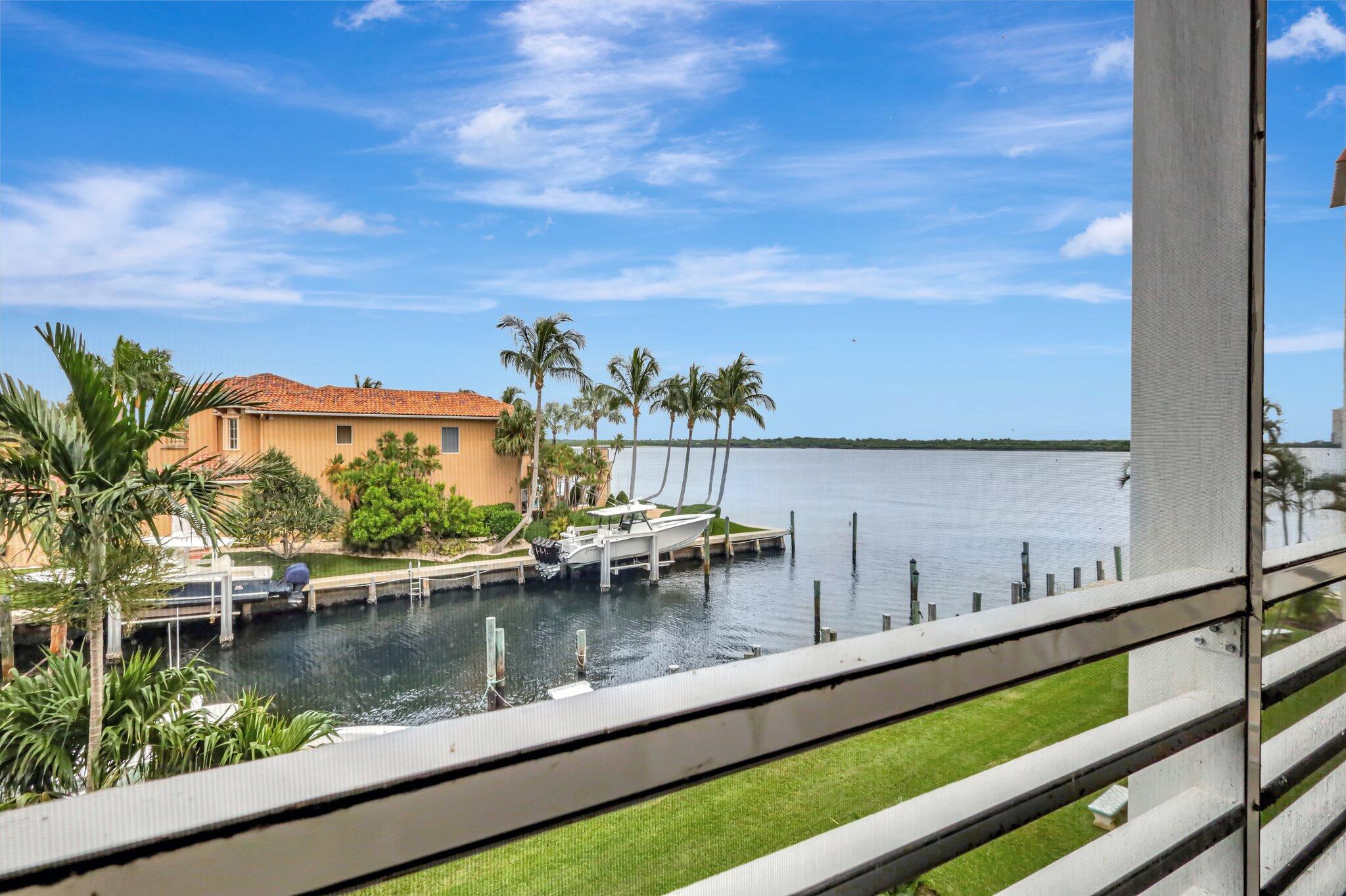 105 Paradise Harbour Boulevard 307 Property Photo 1