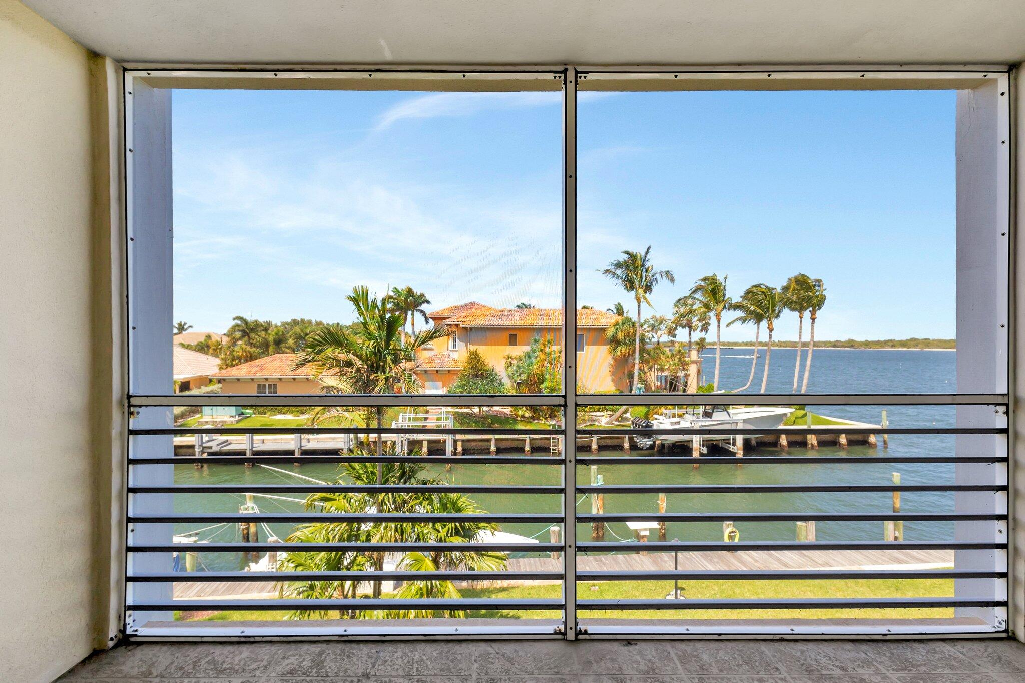 105 Paradise Harbour Boulevard 307 Property Photo 2