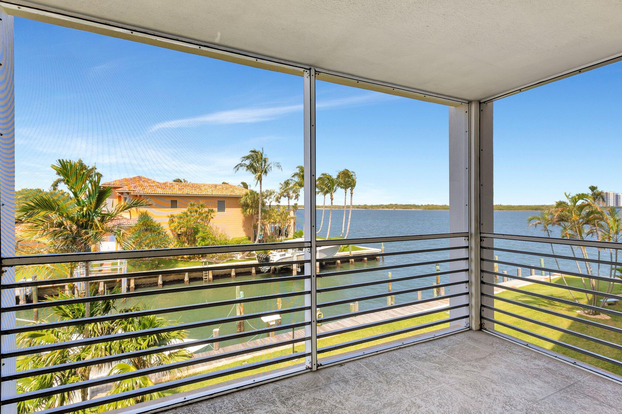 105 Paradise Harbour Boulevard 307 Property Photo 3