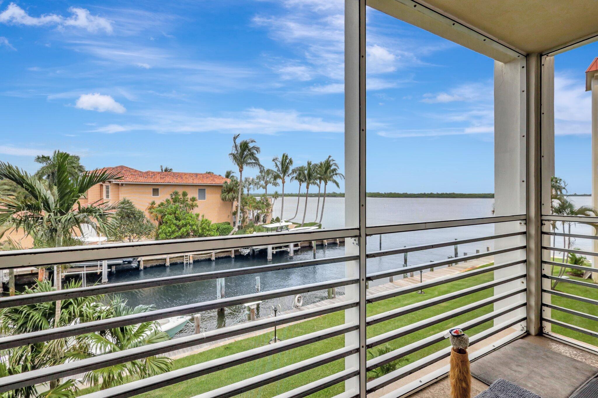 105 Paradise Harbour Boulevard 307 Property Photo 4