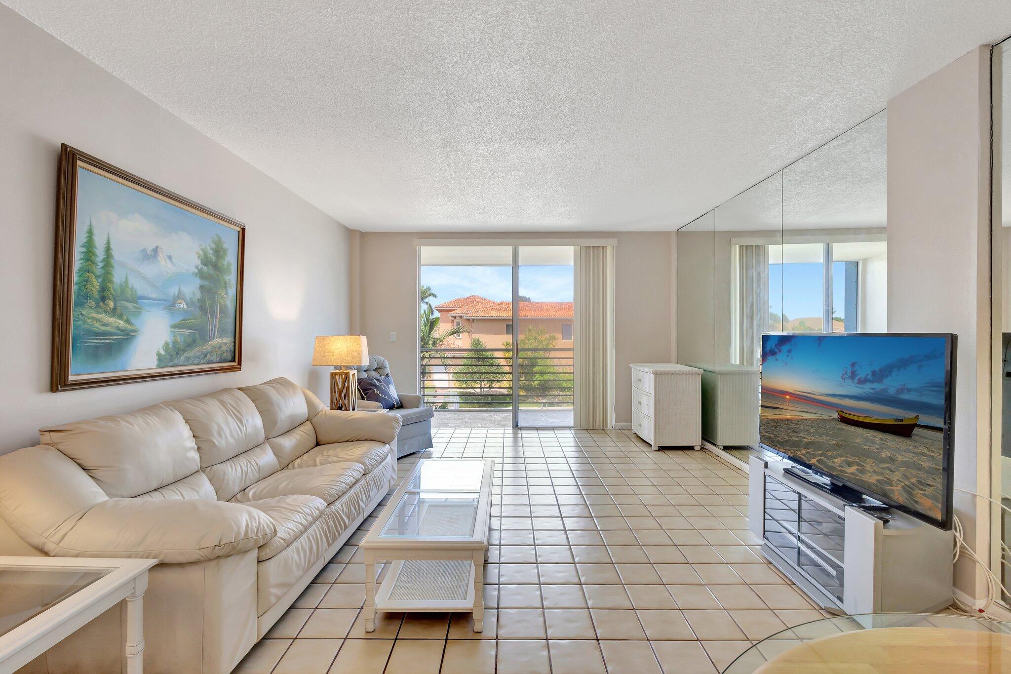 105 Paradise Harbour Boulevard 307 Property Photo 6