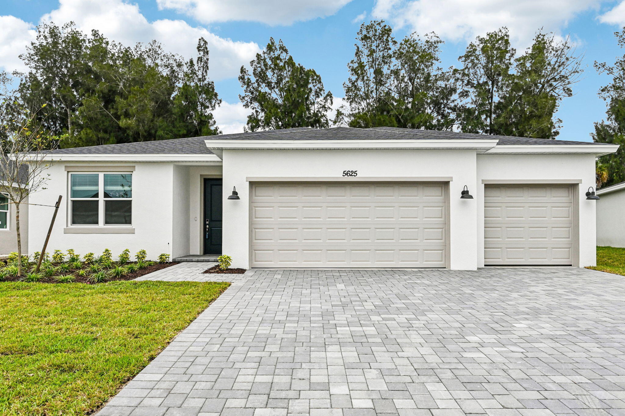 5625 Hampton Park Circle Property Photo 1