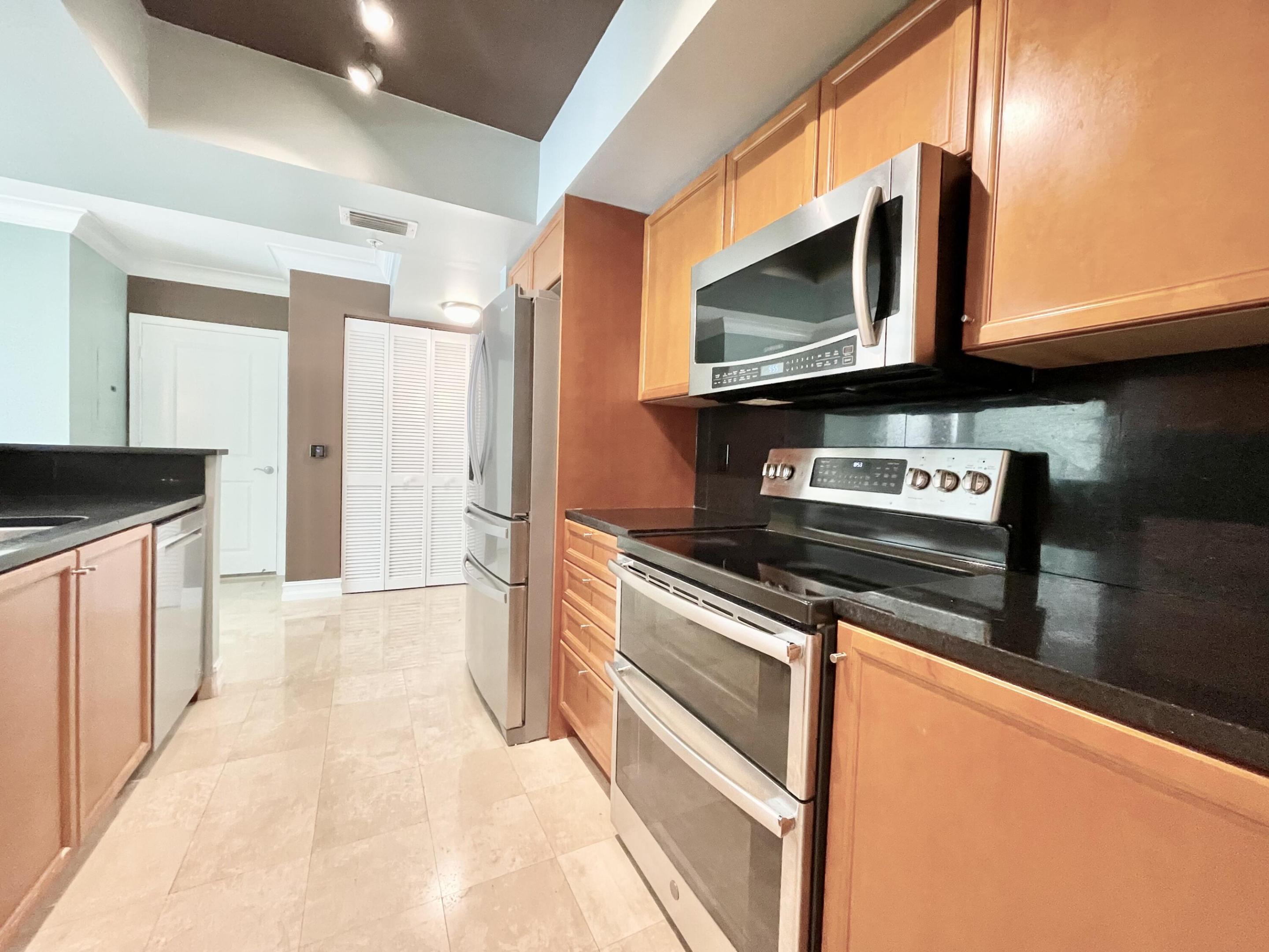 99 Se Mizner Boulevard 736 Property Photo 6