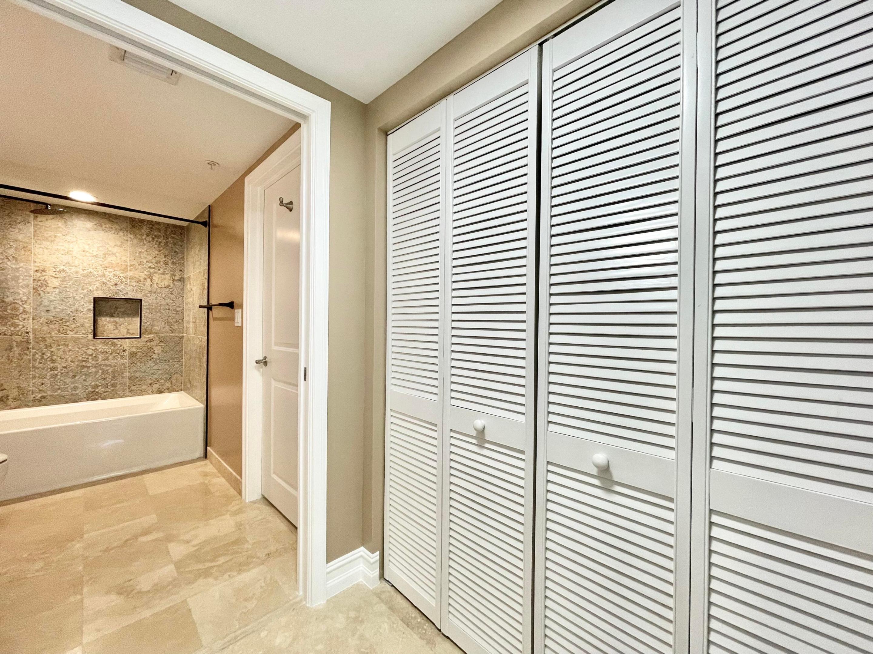 99 Se Mizner Boulevard 736 Property Photo 11