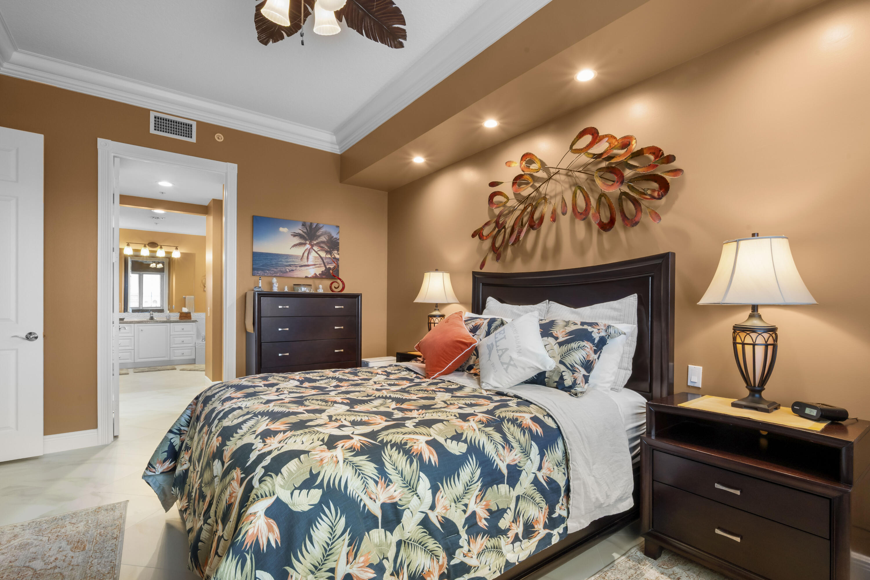 8 Harbour Isle Drive E Ph5 Property Photo 11