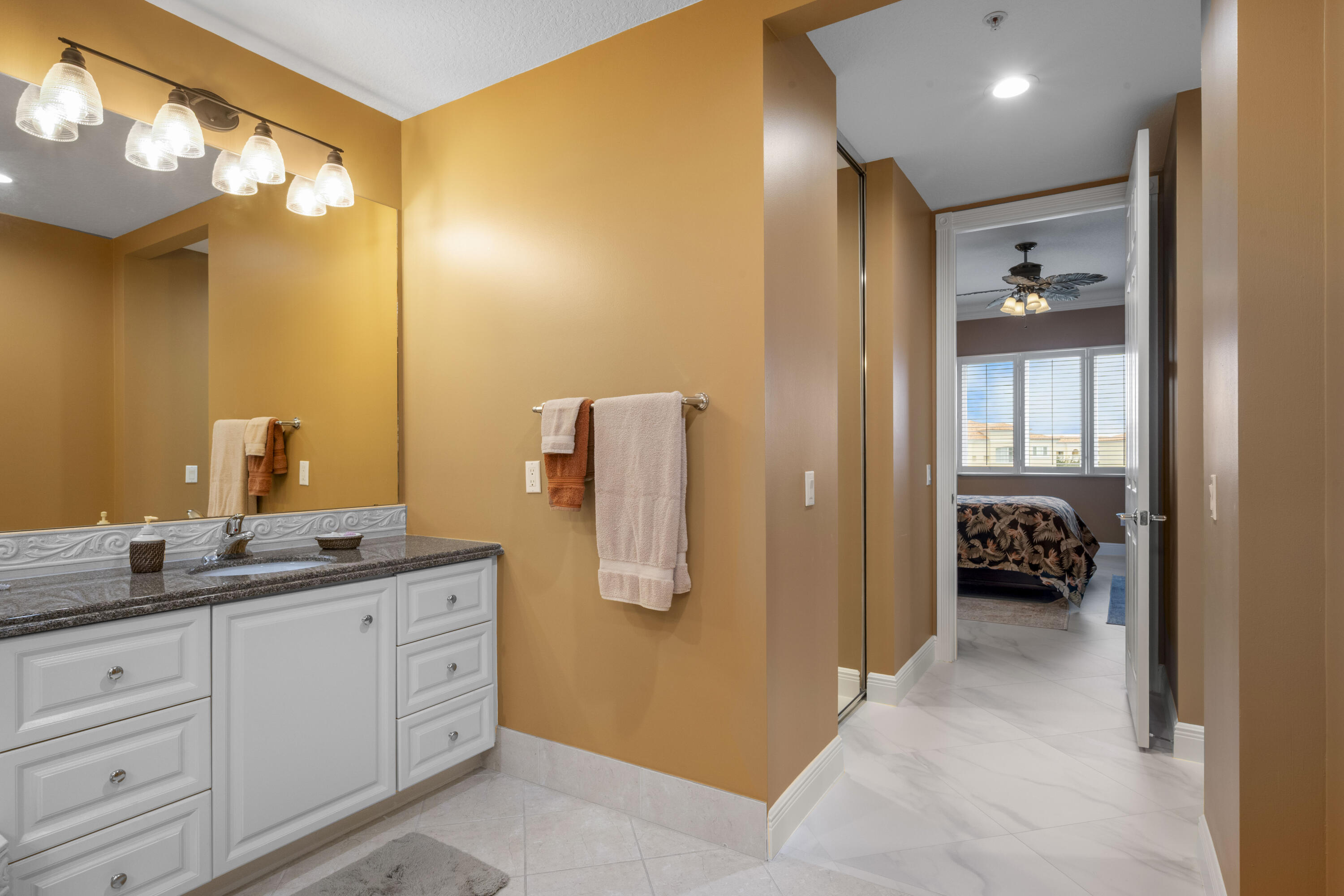 8 Harbour Isle Drive E Ph5 Property Photo 13