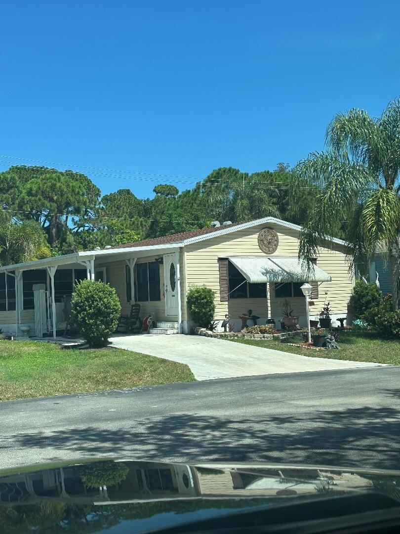 456 Tropical Isles Circle Property Photo 1