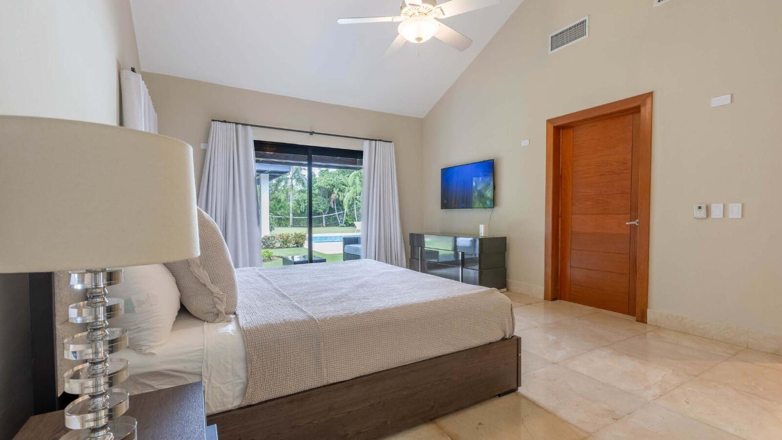 35 20 Property Photo 43