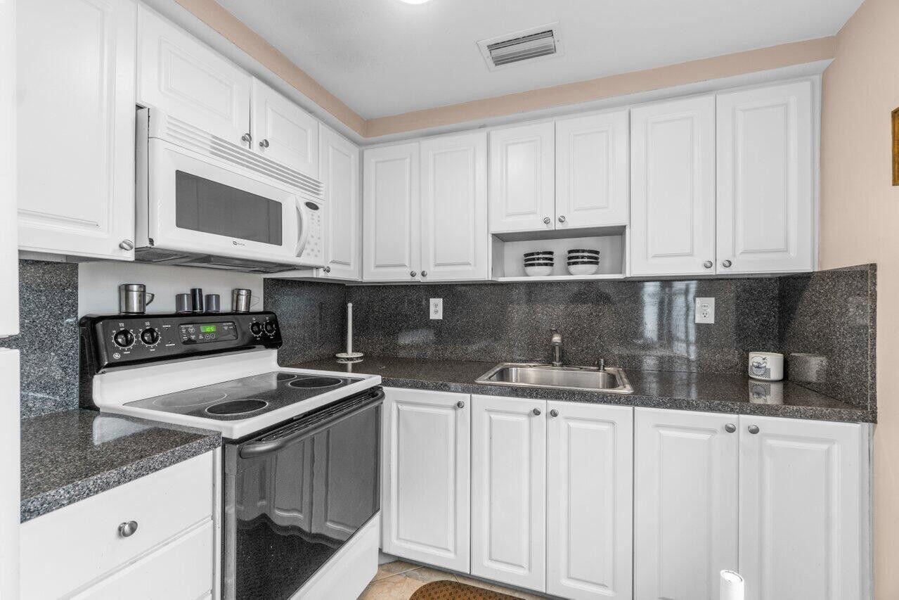 715 Normandy O Property Photo 9