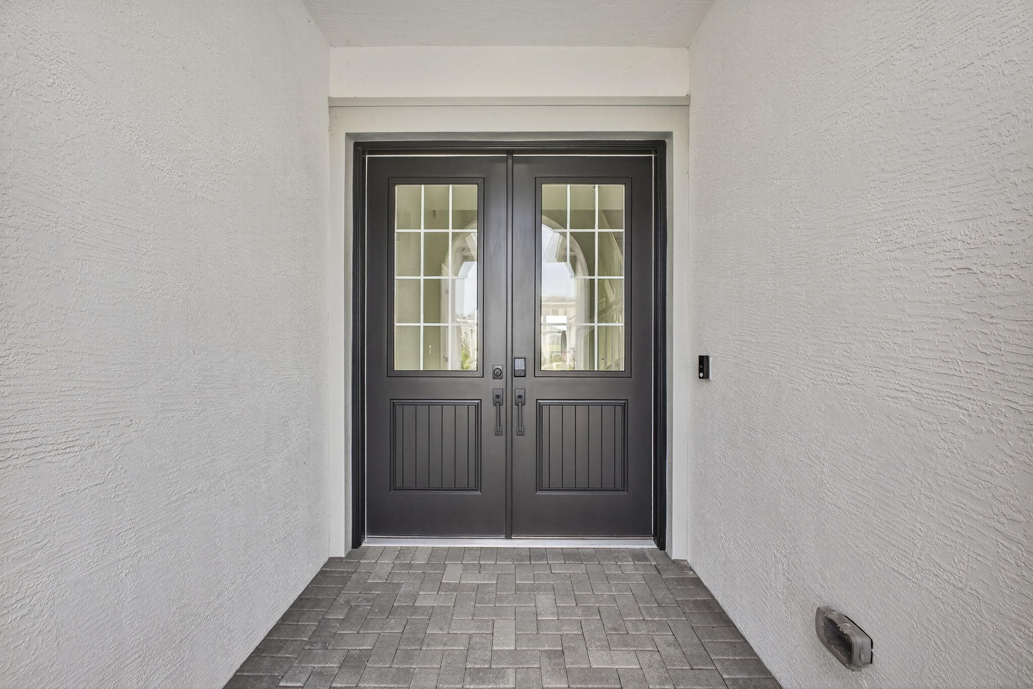 14052 Spruce Pine Drive Property Photo 3