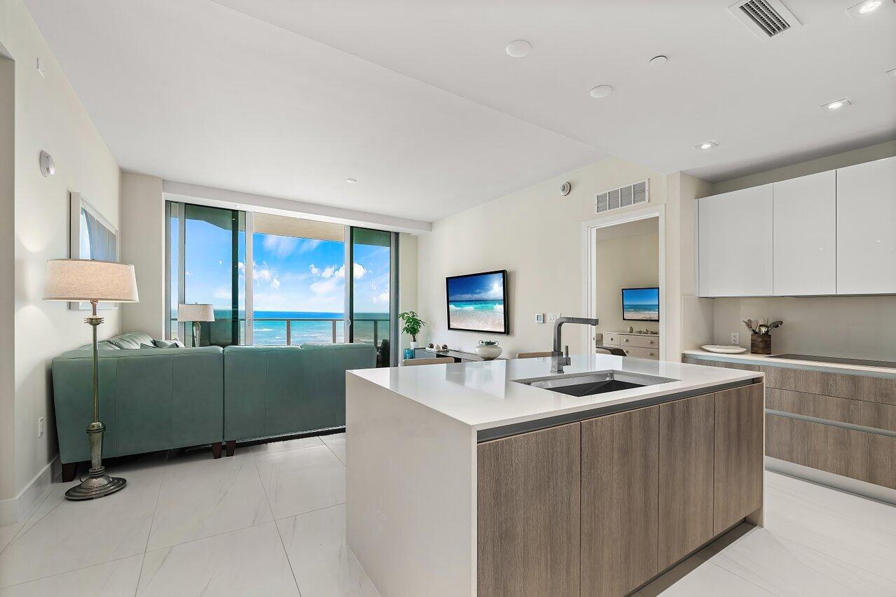 3100 N Ocean Drive H1602 Property Photo 8