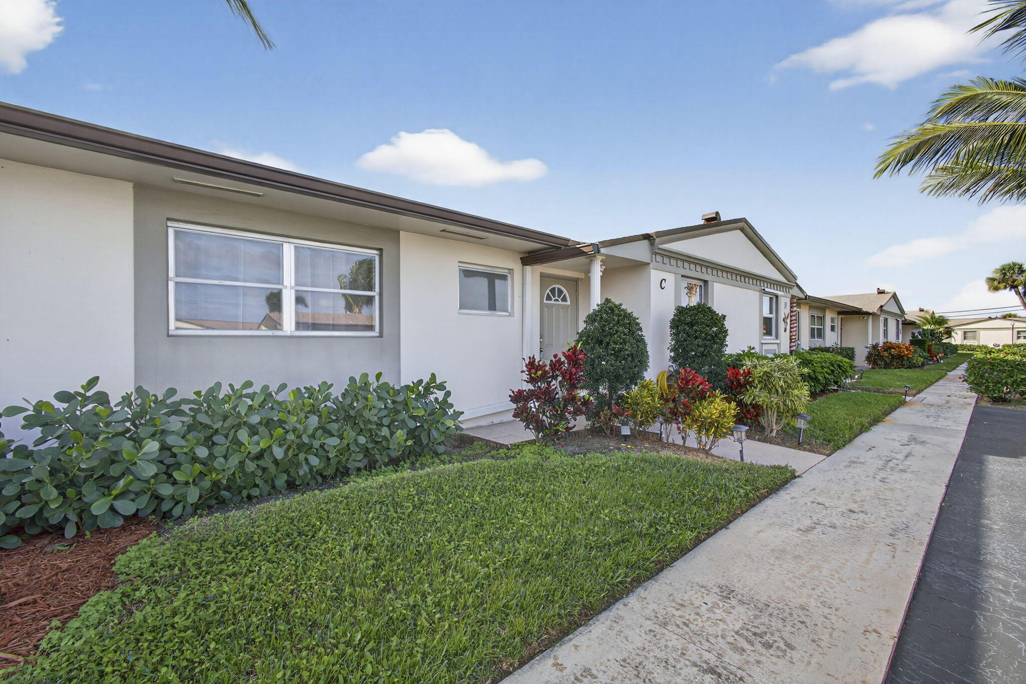 2833 Crosley Drive W C Property Photo 3