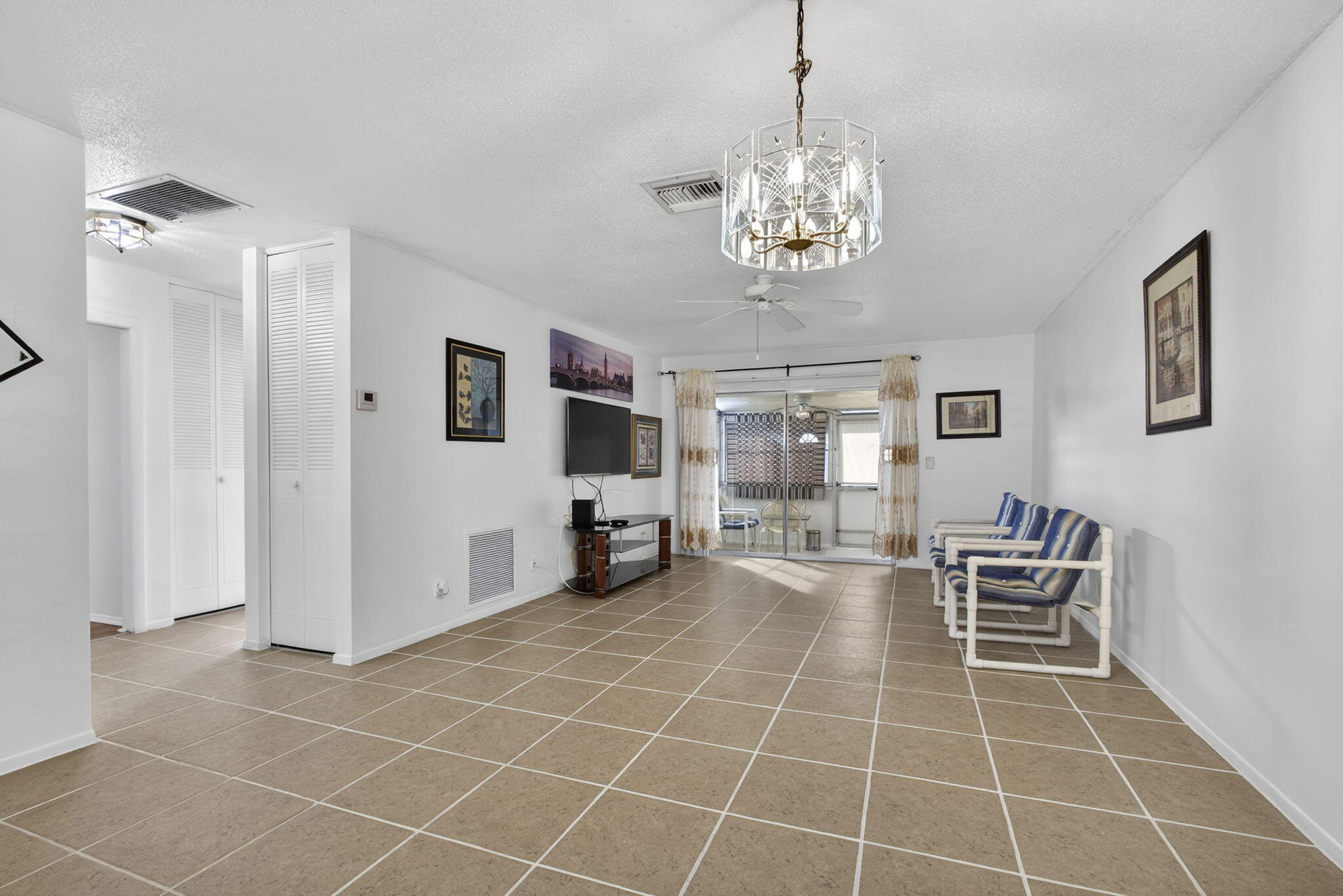 2833 Crosley Drive W C Property Photo 8