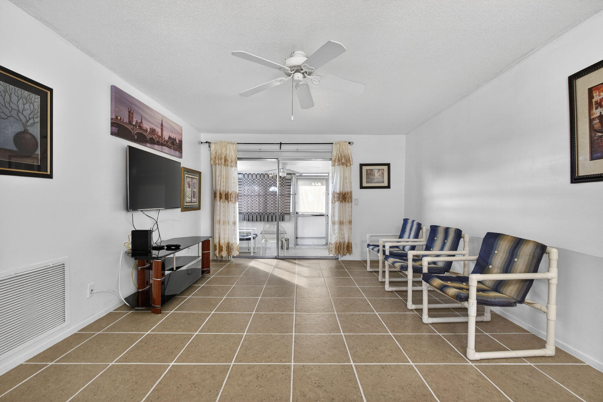 2833 Crosley Drive W C Property Photo 9