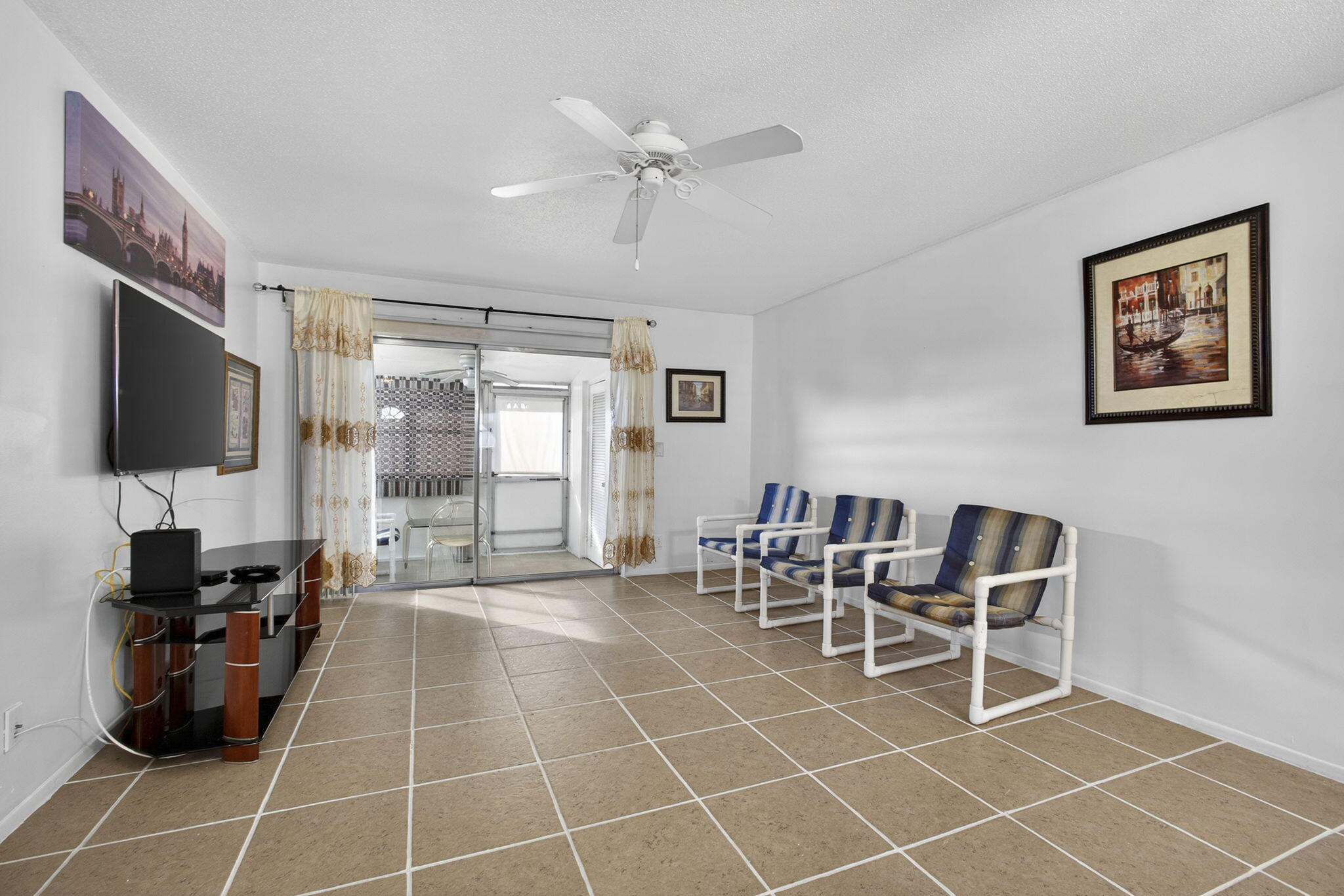 2833 Crosley Drive W C Property Photo 10