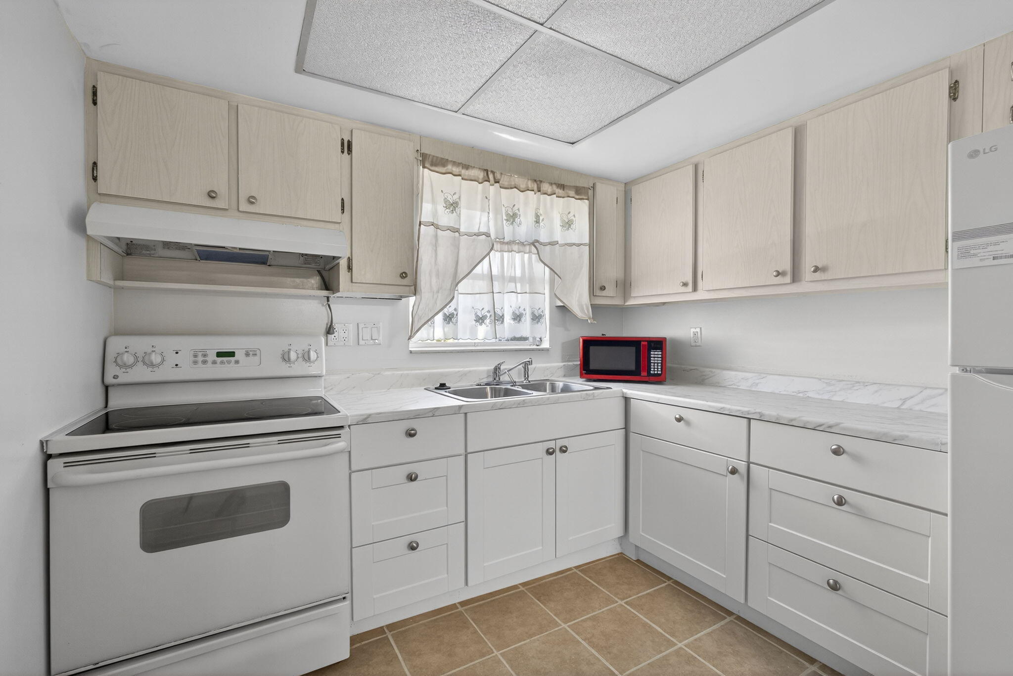 2833 Crosley Drive W C Property Photo 14