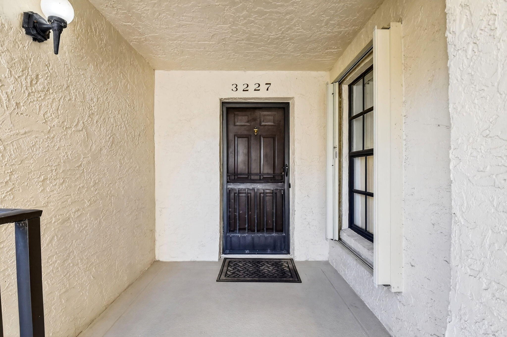 3227 Perimeter Drive Property Photo 5