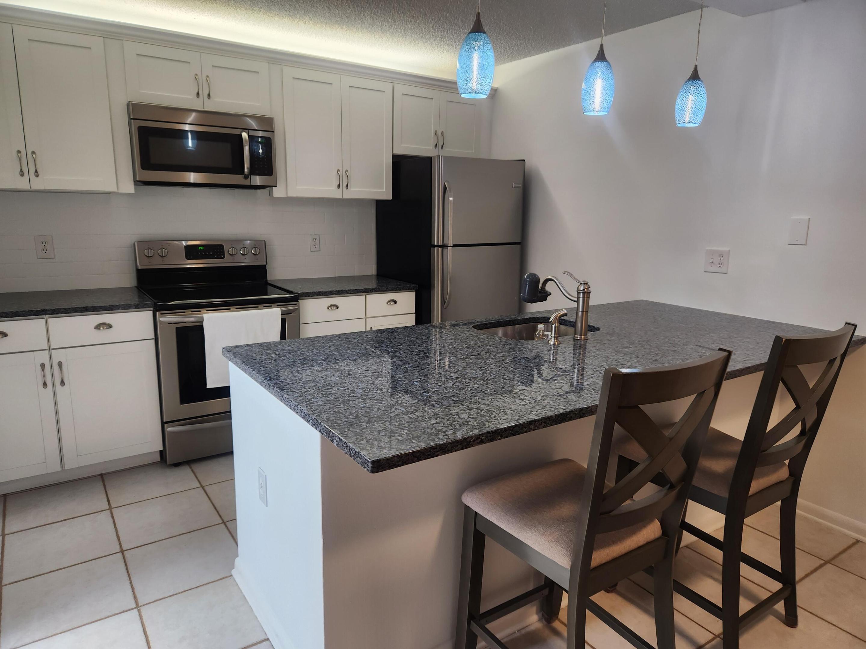 2813 28th Court Property Photo 4