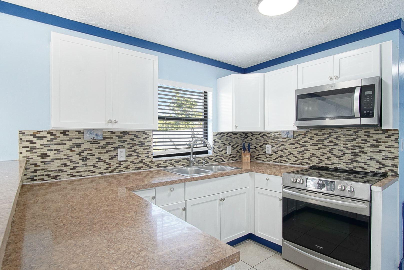 2902 Essex Drive Property Photo 8