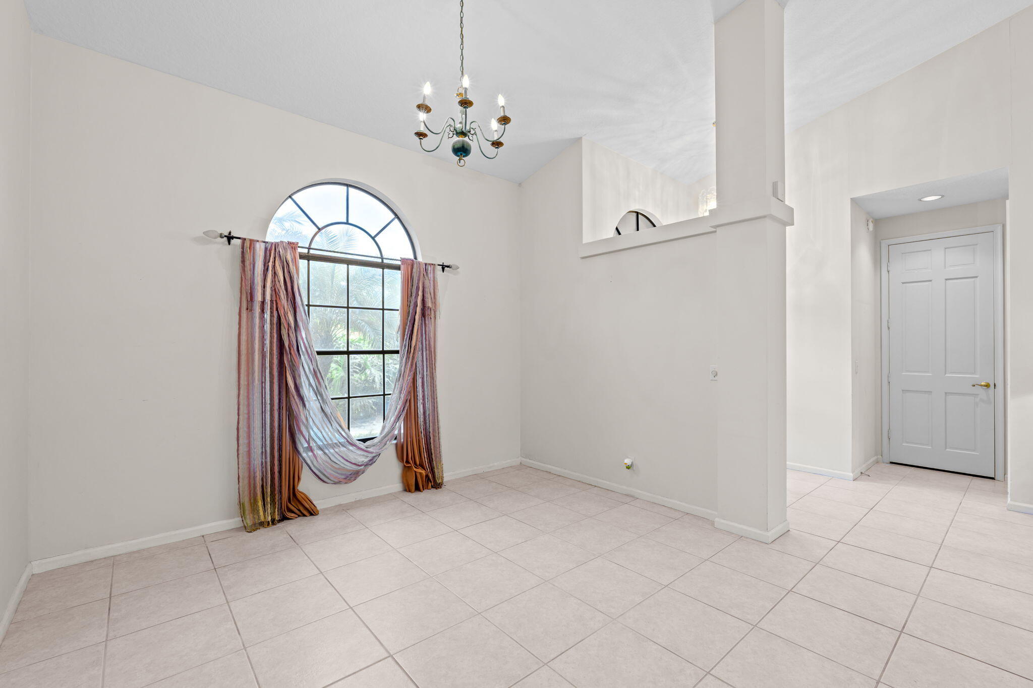 9055 Cypress Hollow Drive Property Photo 6