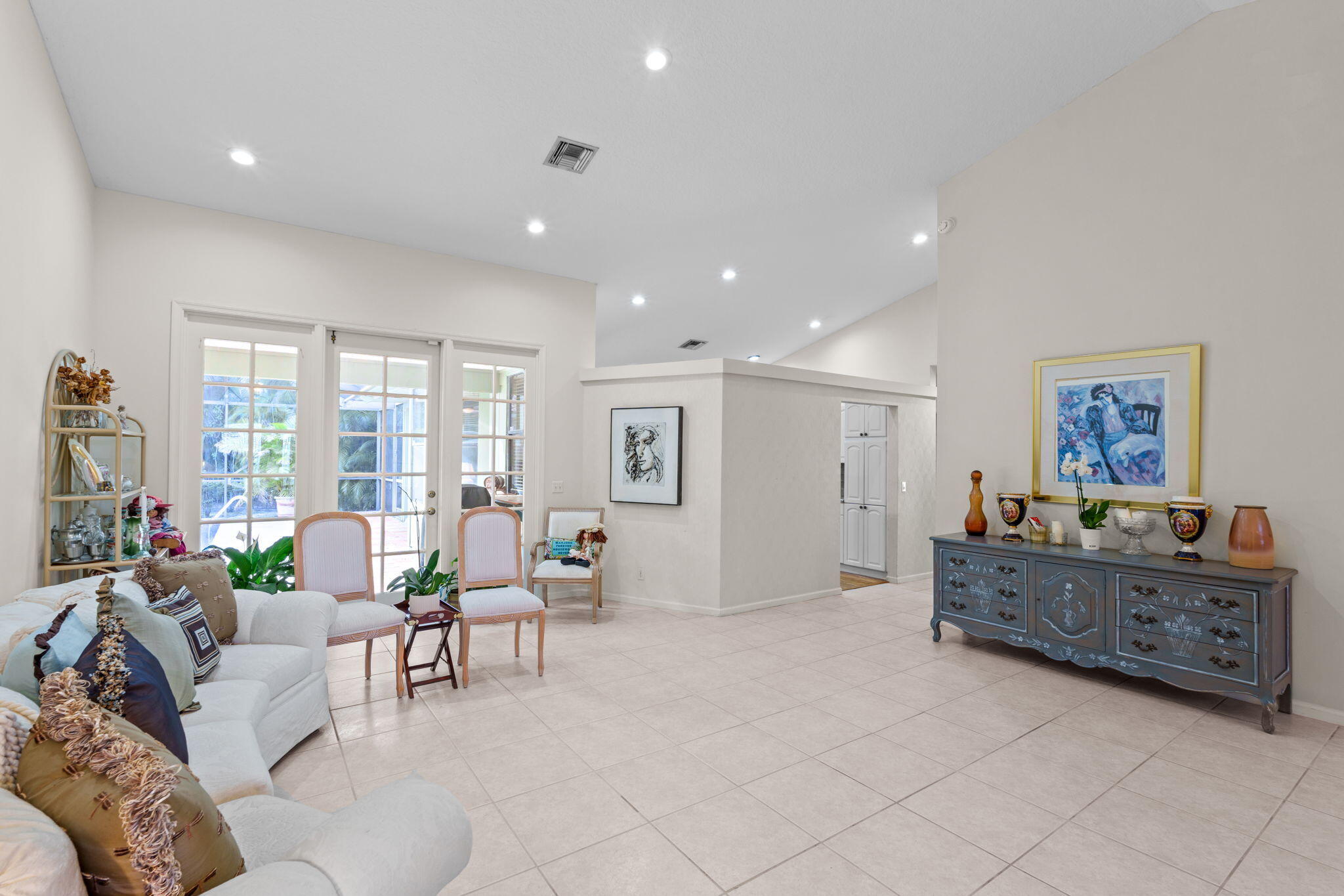 9055 Cypress Hollow Drive Property Photo 9