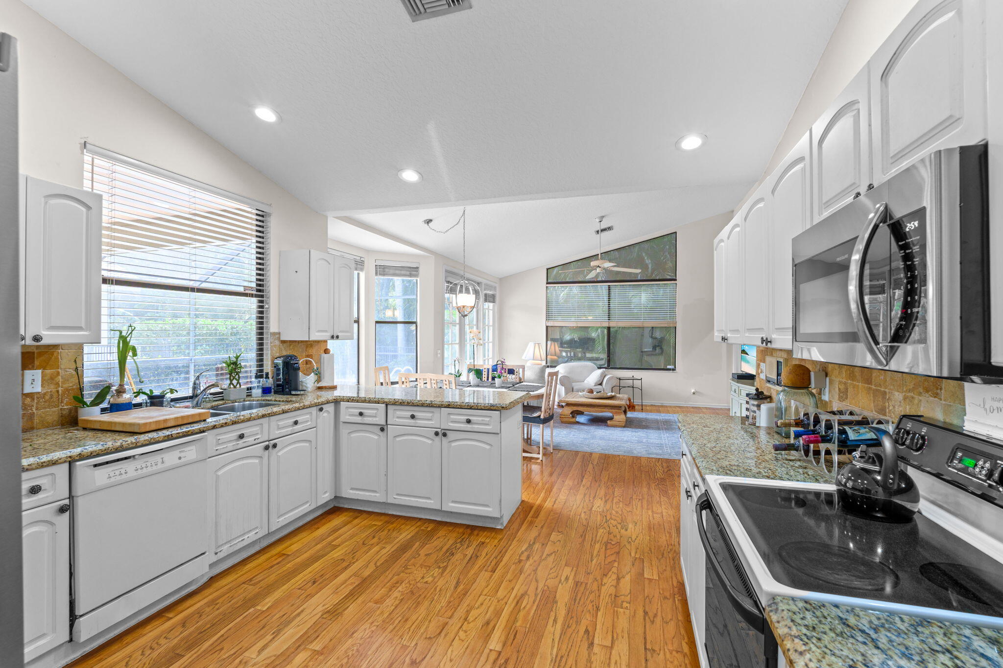 9055 Cypress Hollow Drive Property Photo 11