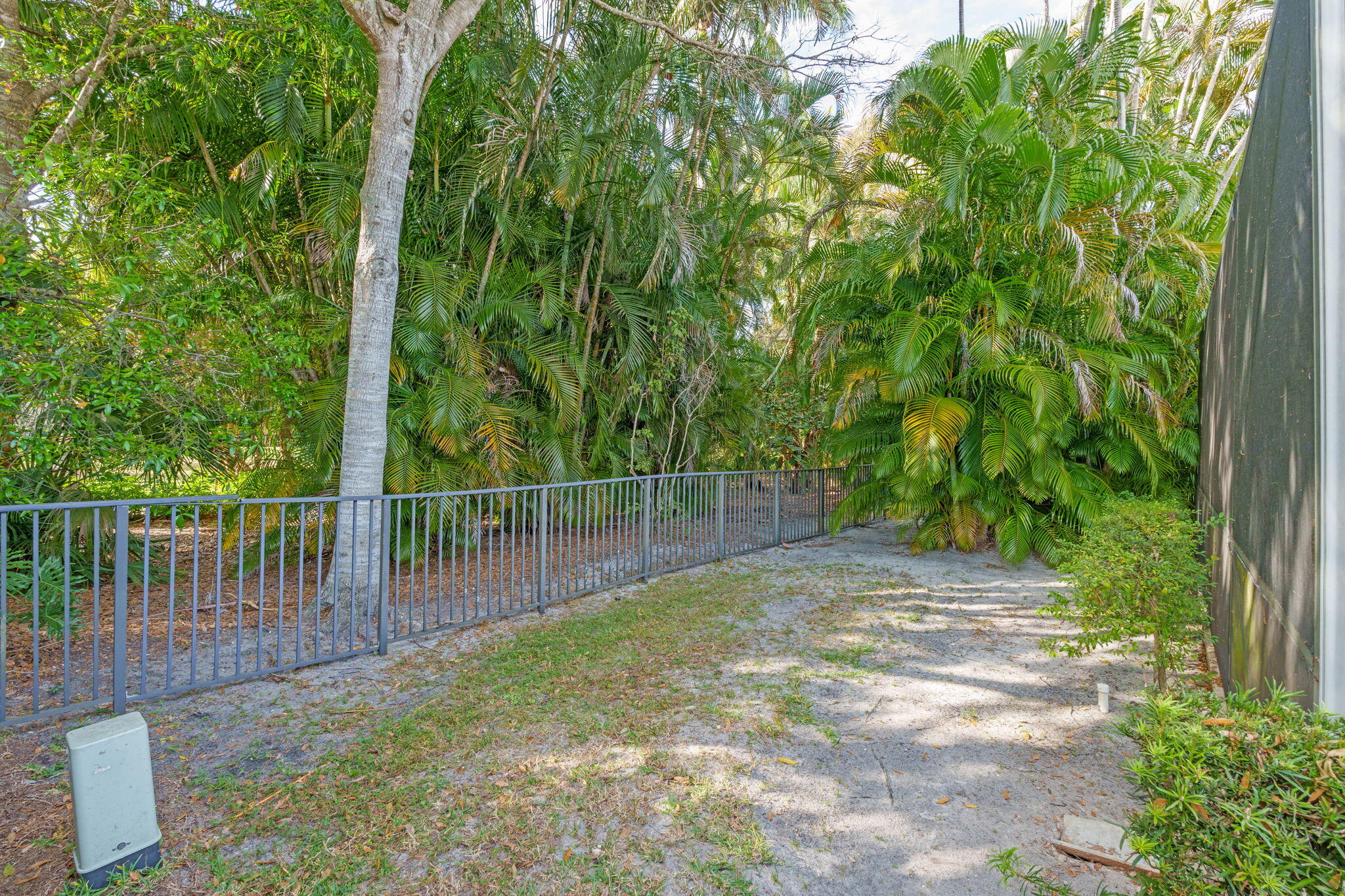 9055 Cypress Hollow Drive Property Photo 35