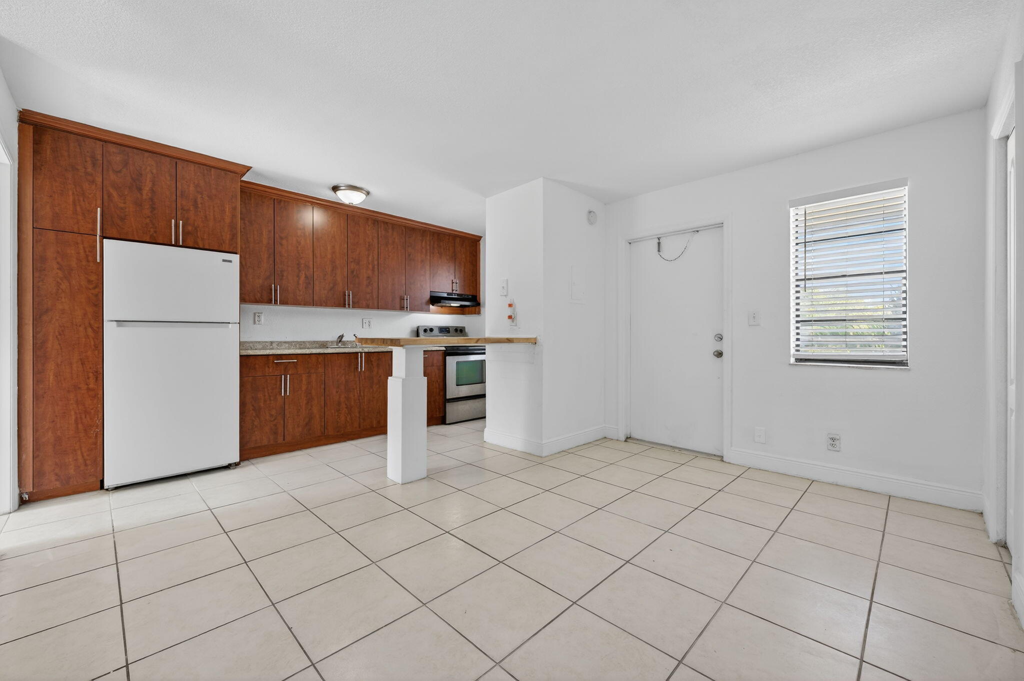 4081 N Dixie Highway 17 Property Photo 1