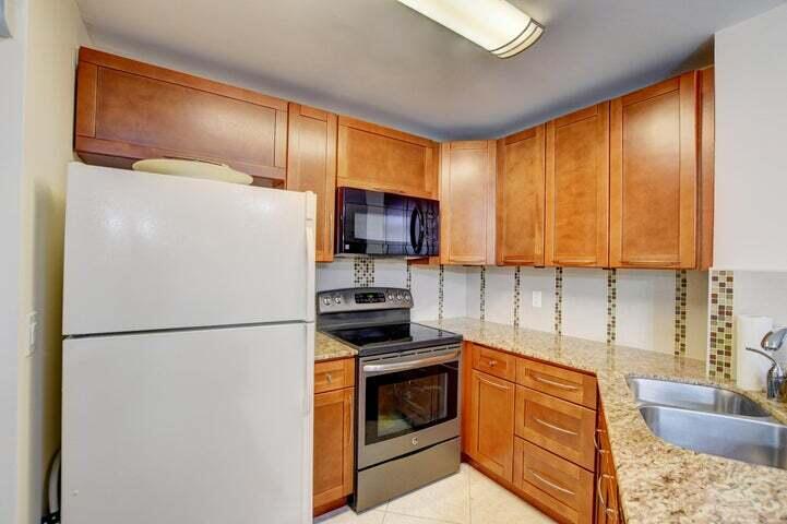 7539 S Oriole Boulevard 103 Property Photo 8