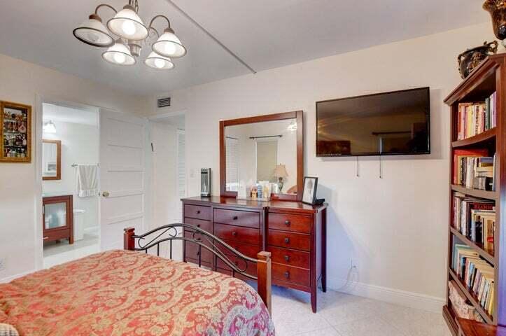 7539 S Oriole Boulevard 103 Property Photo 11