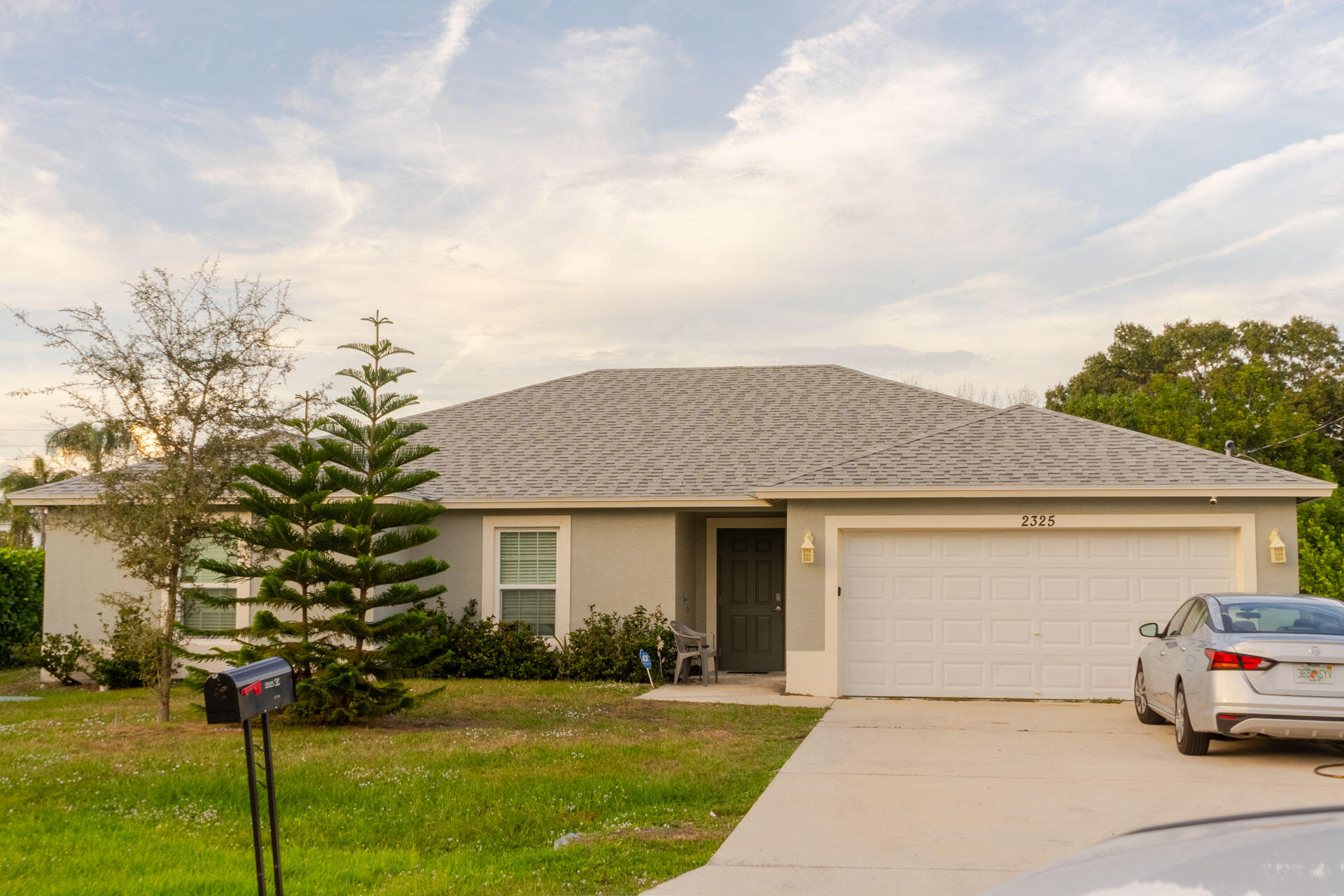 2325 Se Calcutta Circle Property Photo 1