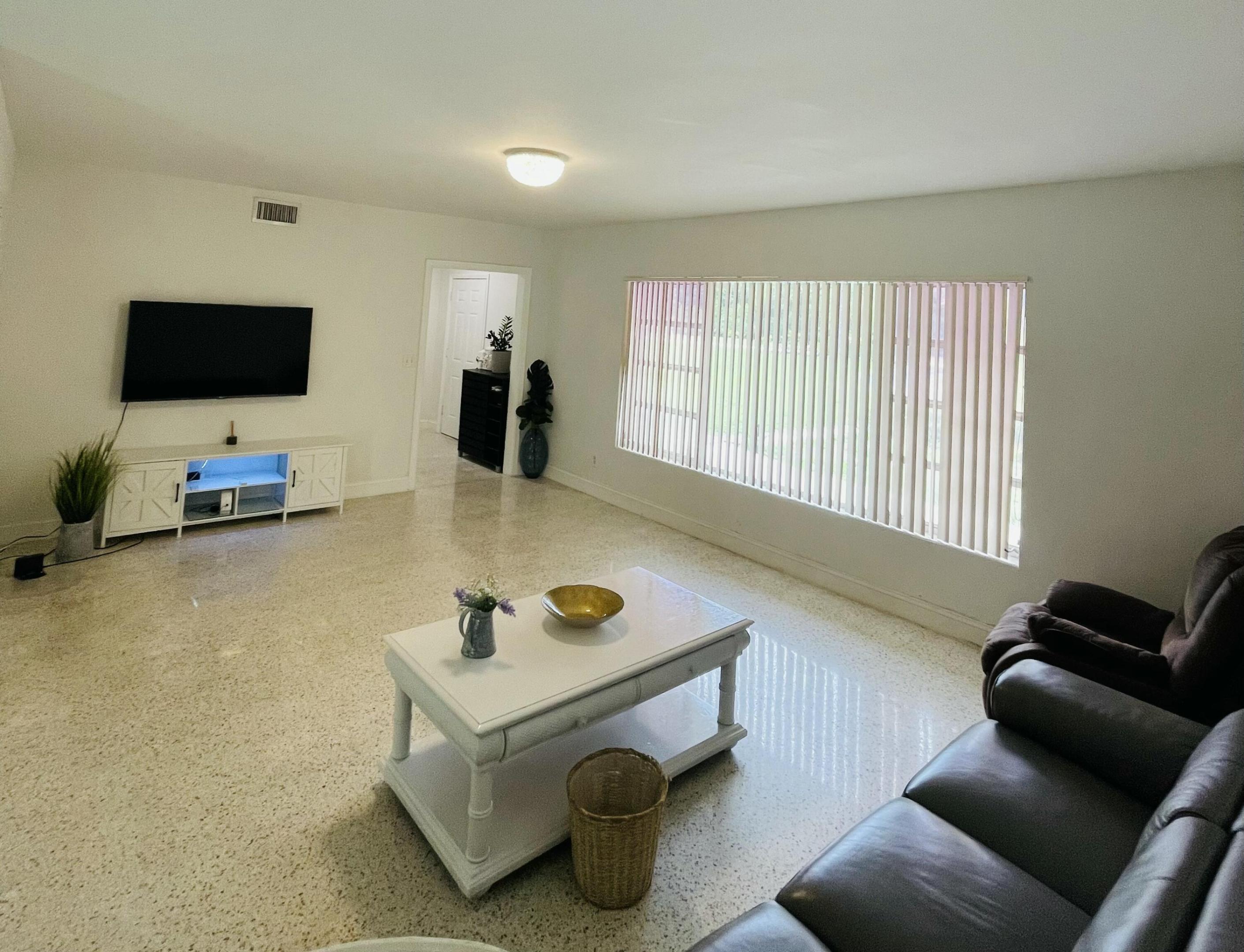 8895 N Bates Road Property Photo 6