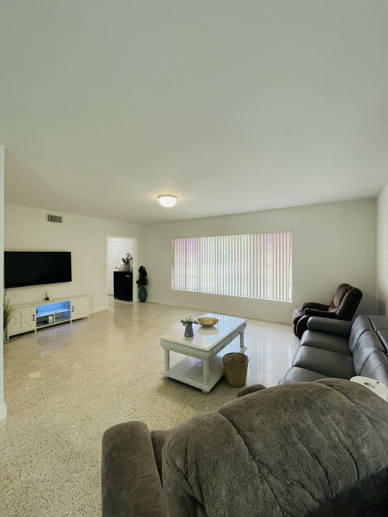 8895 N Bates Road Property Photo 7