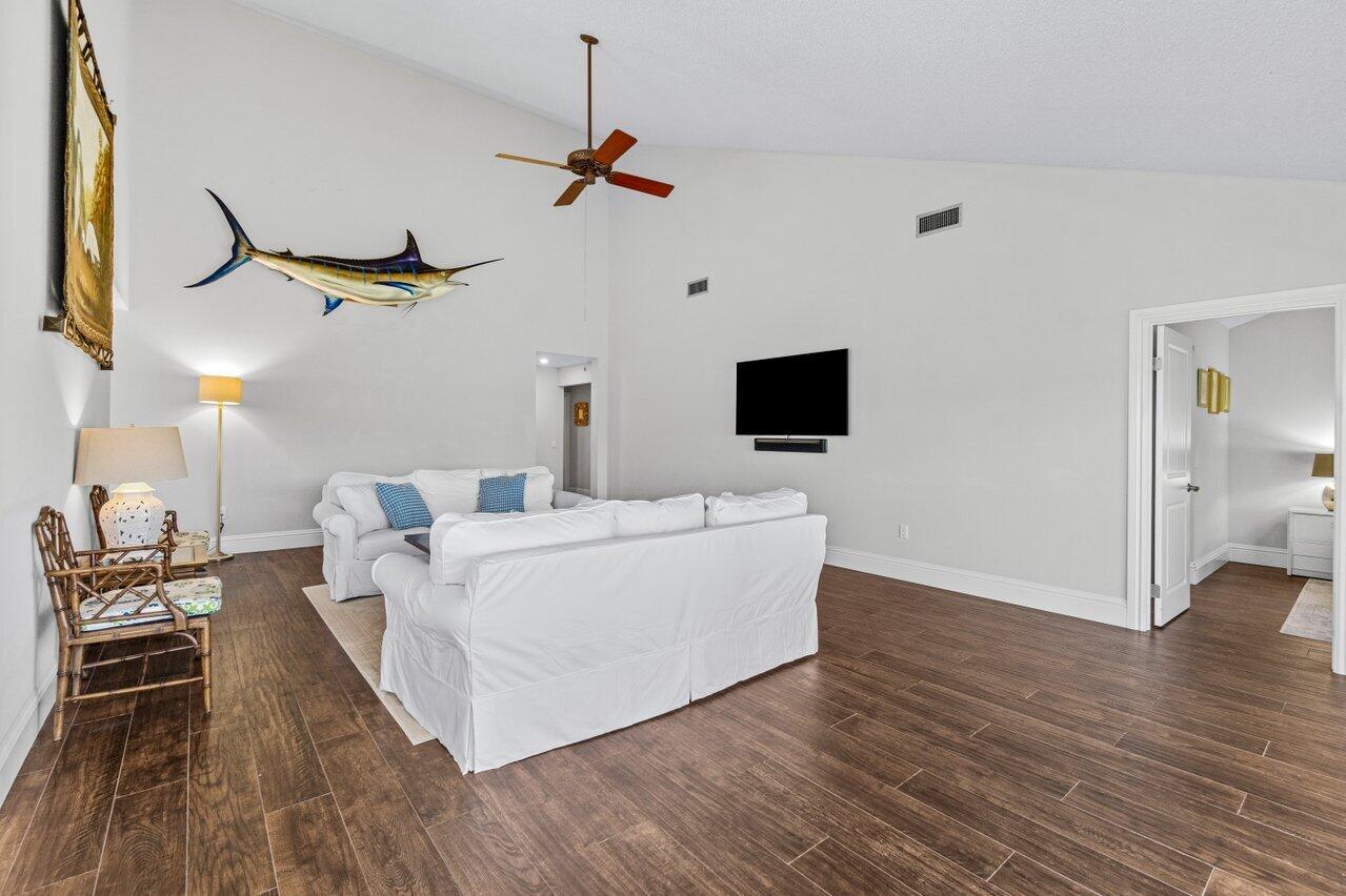 247 River Park Drive Property Photo 15