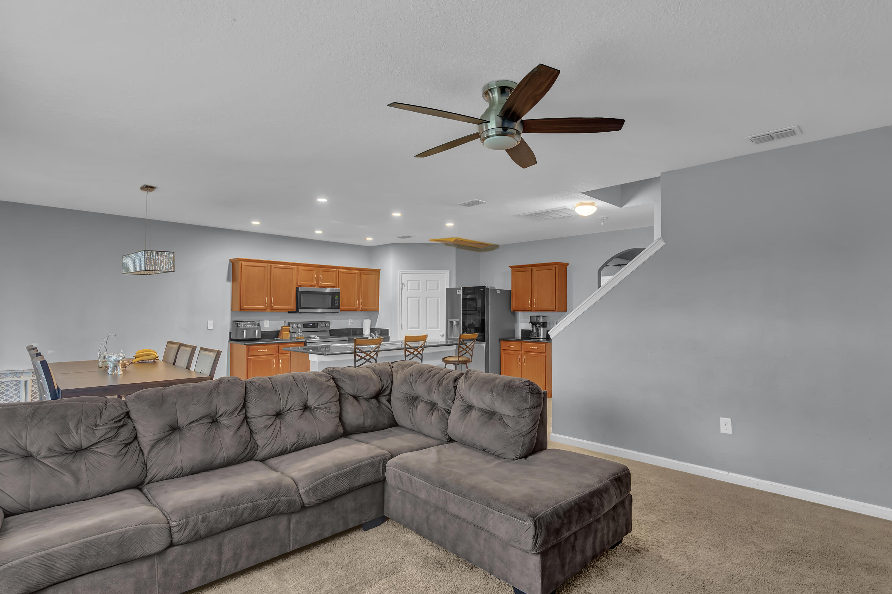 1615 Lexington Square Sw Property Photo 4