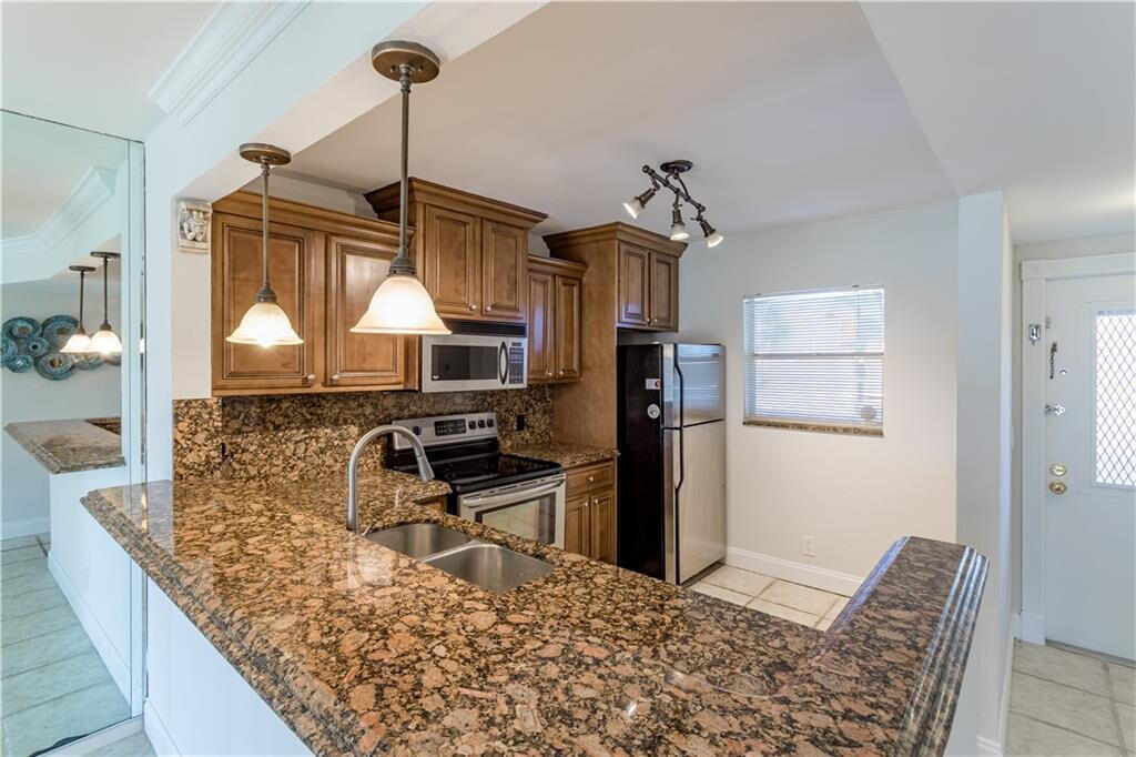 2800 Fiore Way 2060 Property Photo 2