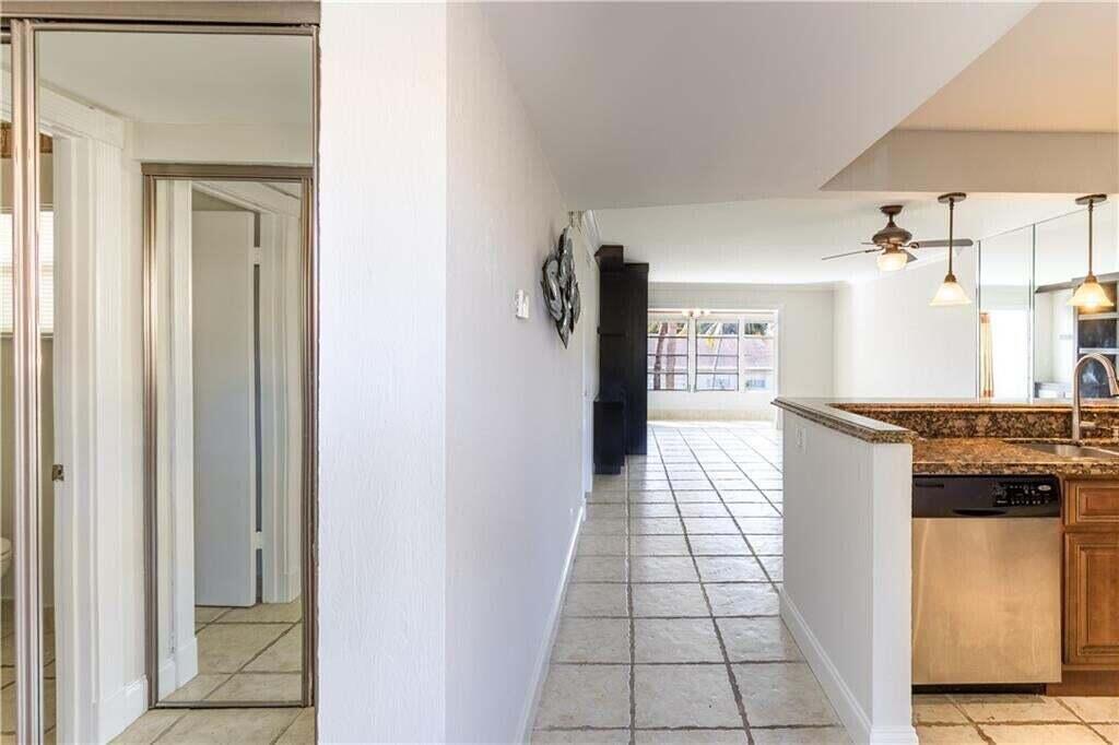 2800 Fiore Way 2060 Property Photo 6