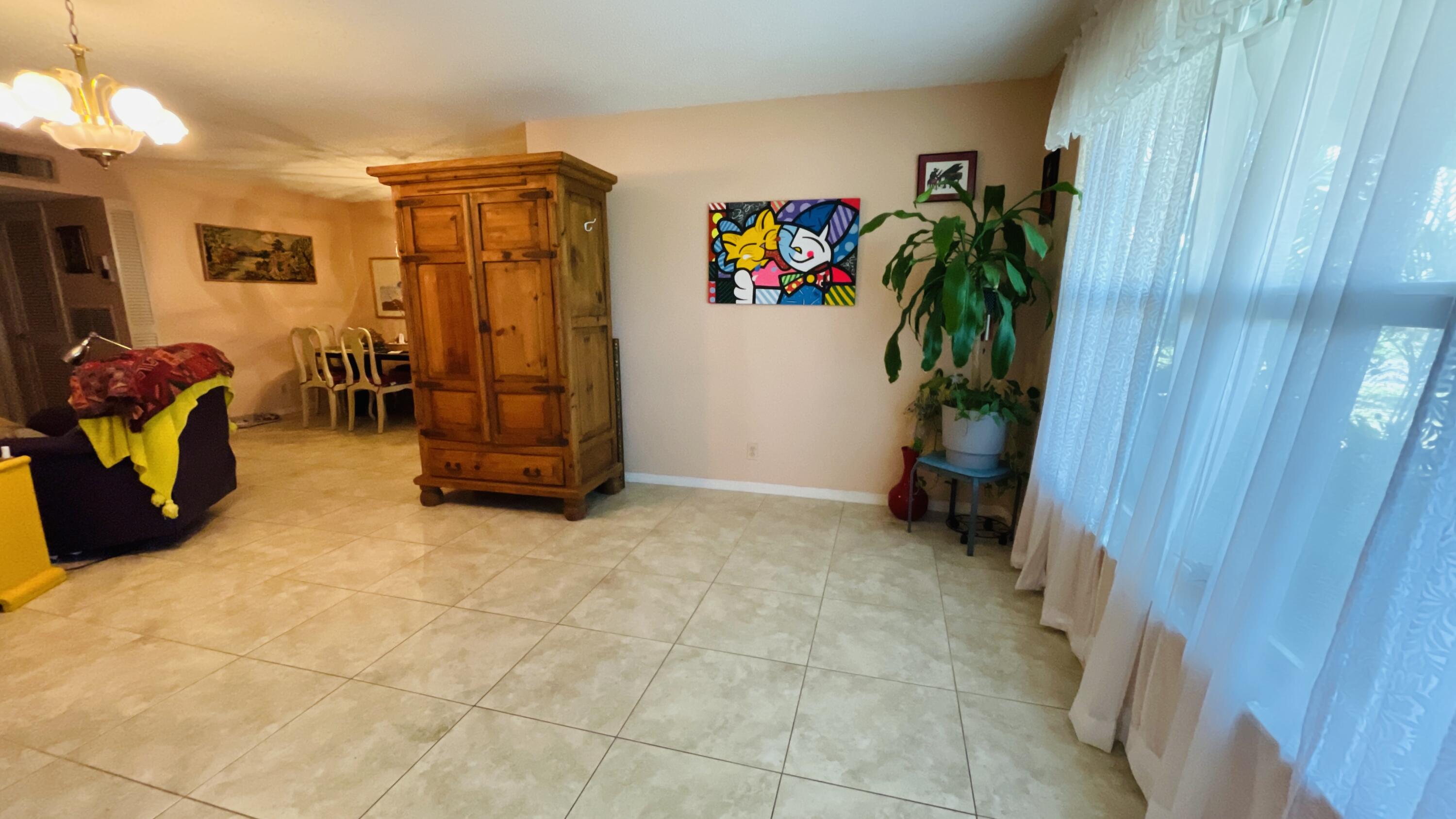910 South Drive B Property Photo 4