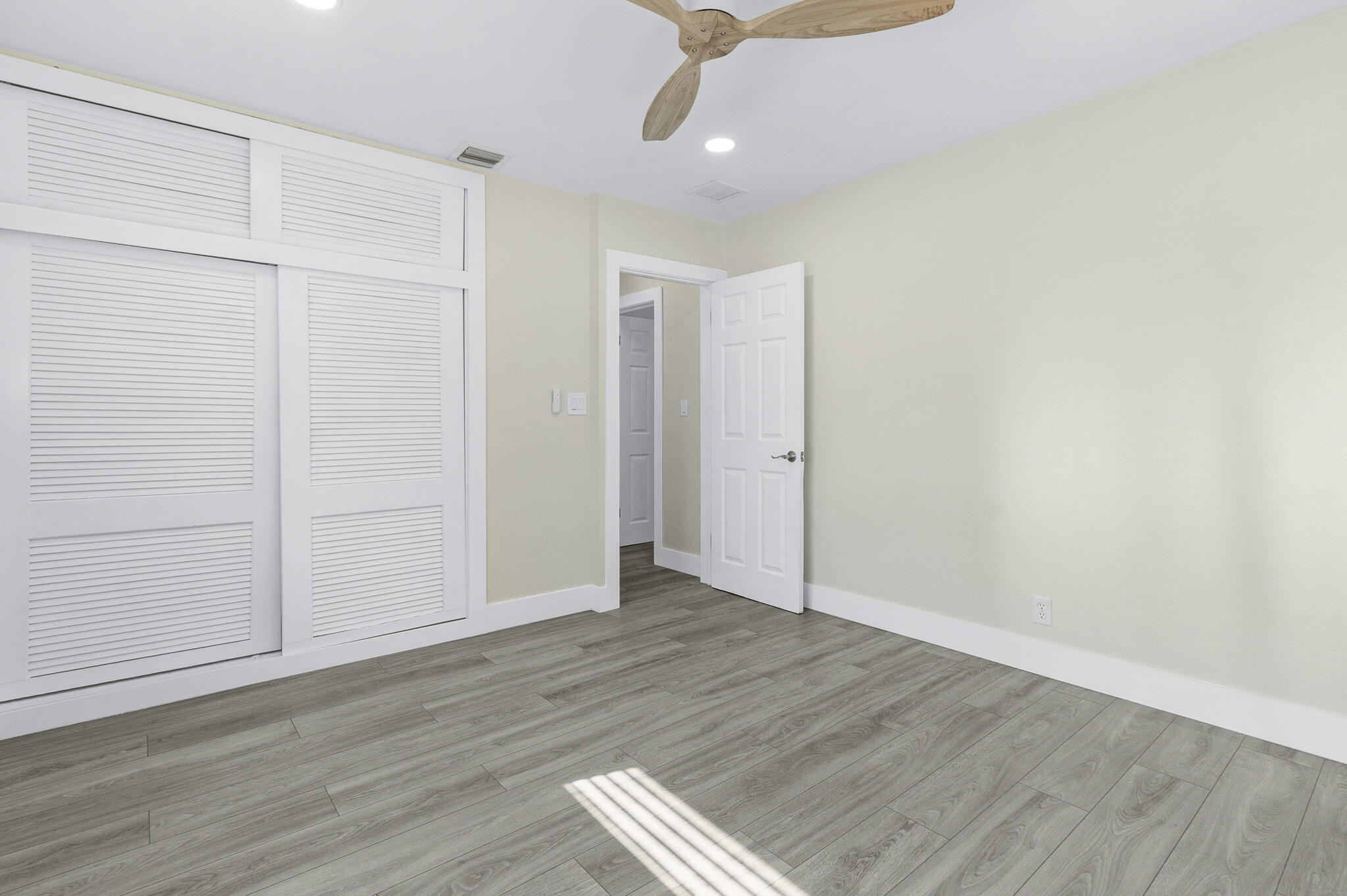 912 Se 8th Court Property Photo 29