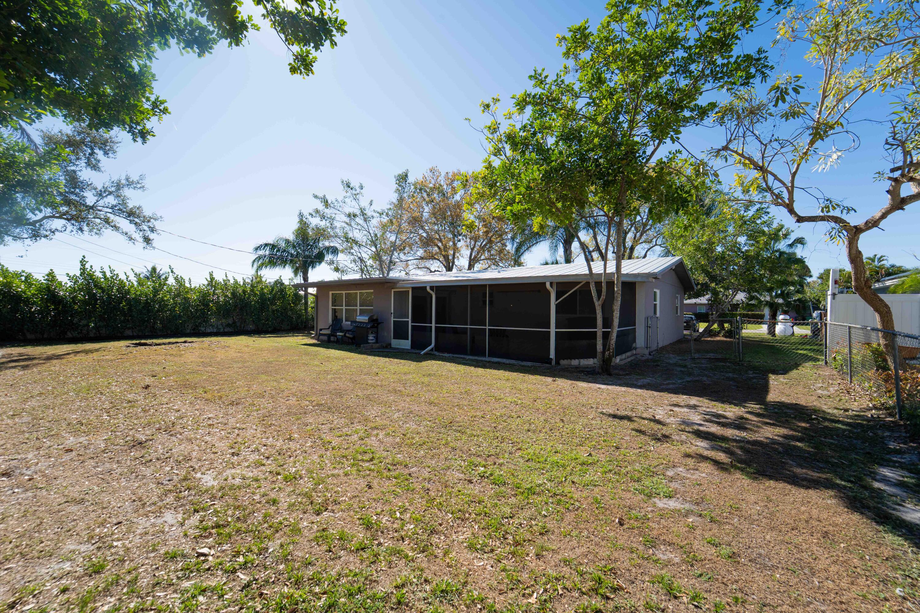 477 Se Asbury Lane Property Photo 16