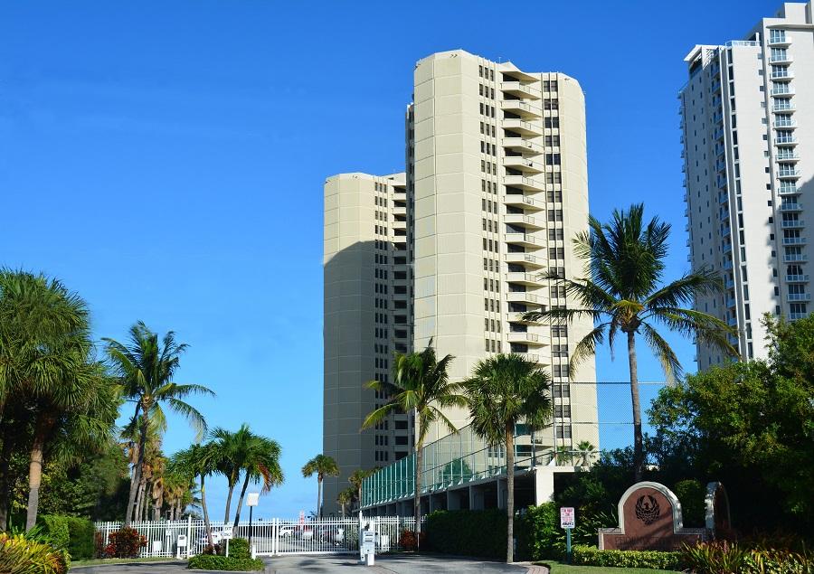 2800 N Ocean Drive B-23c Property Photo 3