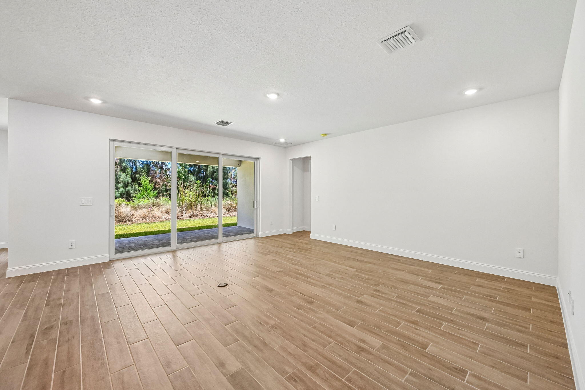 5621 Hampton Park Circle Property Photo 6