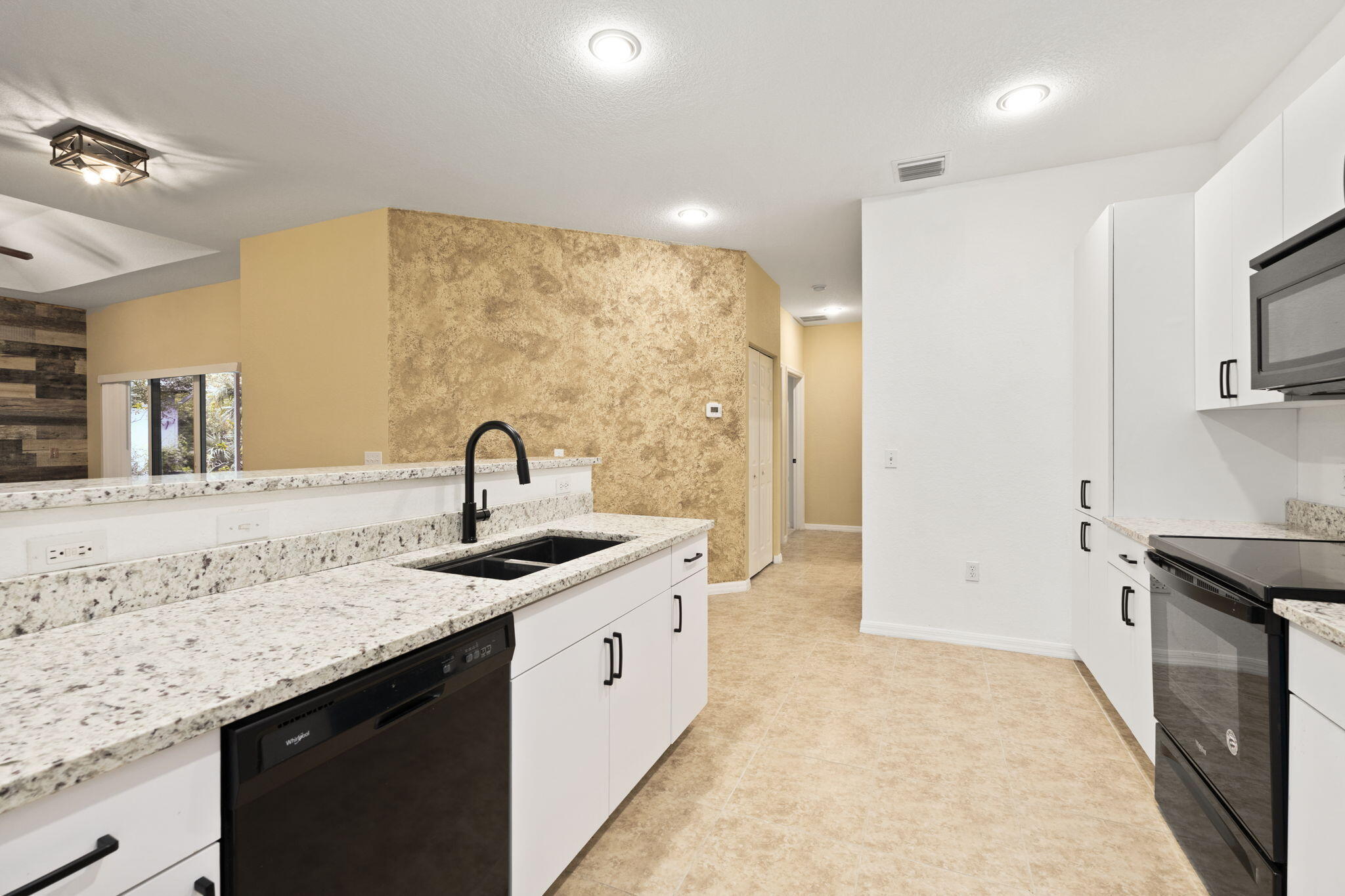 1863 S Dovetail Drive B1 Property Photo 14