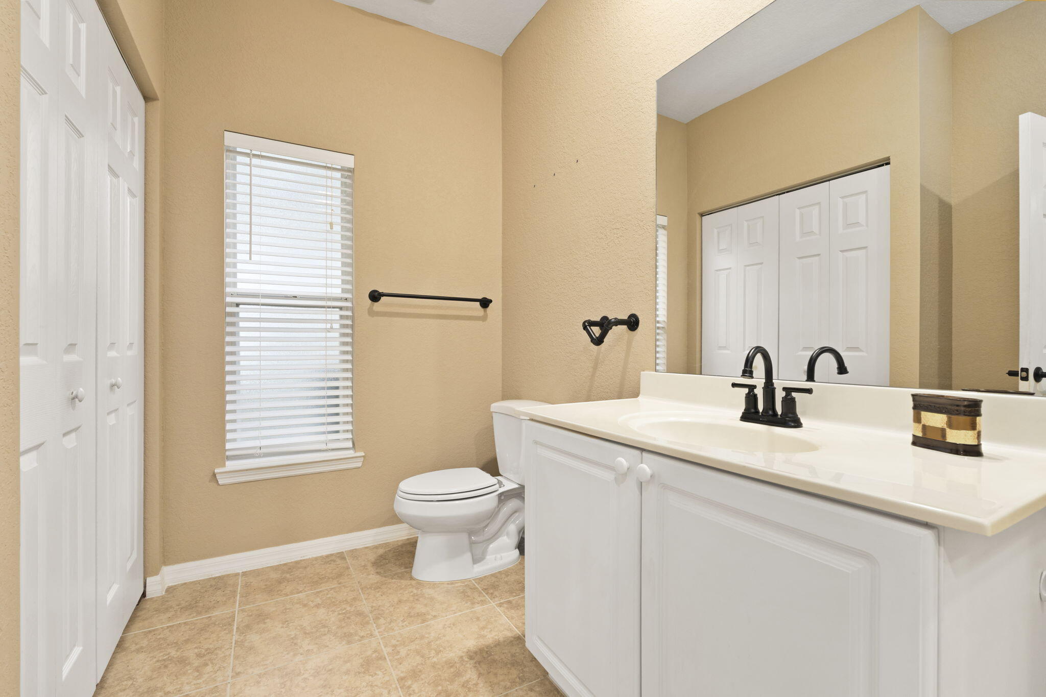 1863 S Dovetail Drive B1 Property Photo 26