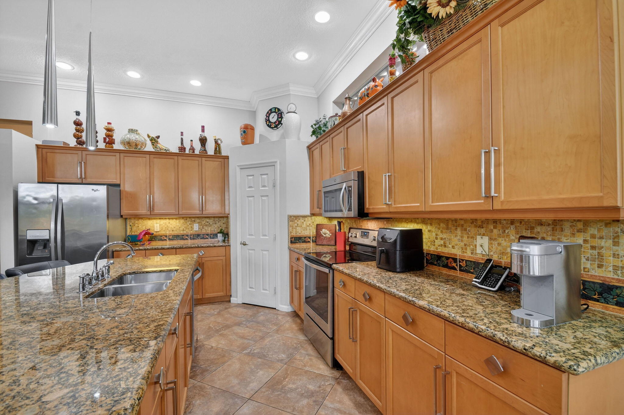 9842 Via Elegante Property Photo 13