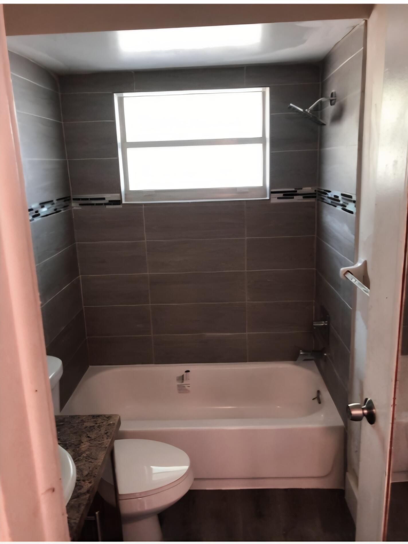 4115 Riverside Drive 1-5 Property Photo 6